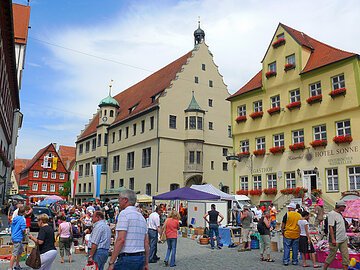 Viele Besucher auf dem Altstadtflohmarkt